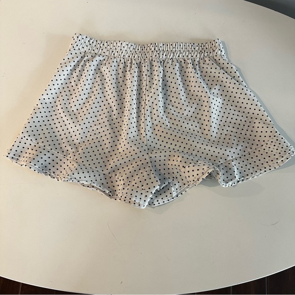 Polka‎ Dot Ruffle Hem Women's Shorts - Picture 3 of 4